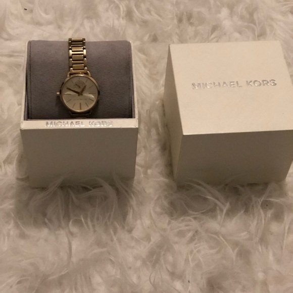 Beautiful micheal Kors watch gold - Picture 1 of 4